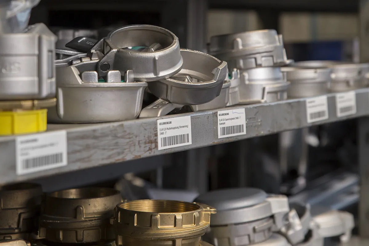 Ersatzteillager mit Originalteilen